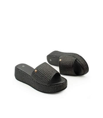 Flatform με ψάθινη φάσα και πλεκτή σόλα σε μαύρο χρώμα