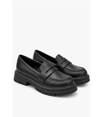 Μαύρα penny loafers με chunky τρακτερωτή σόλα