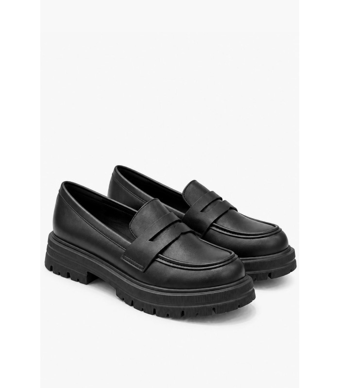 Μαύρα penny loafers με chunky τρακτερωτή σόλα