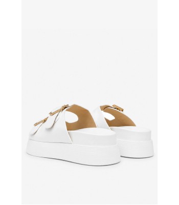 Λευκό flatform με χρυσές αγκράφες