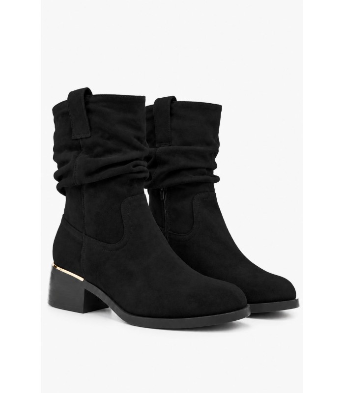 Μαύρα slouchy μποτάκια suede με χρυσή λεπτομέρεια