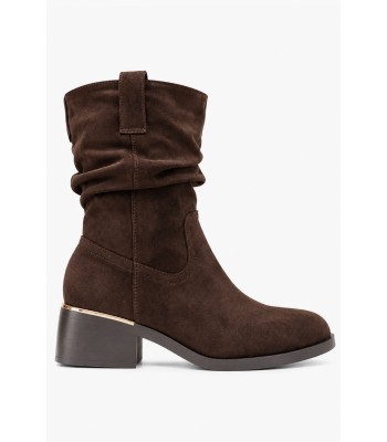 Καφέ slouchy μποτάκια suede με χρυσή λεπτομέρεια