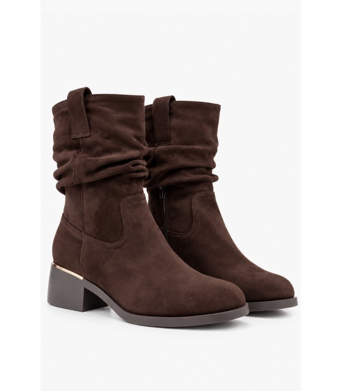 Καφέ slouchy μποτάκια suede με χρυσή λεπτομέρεια