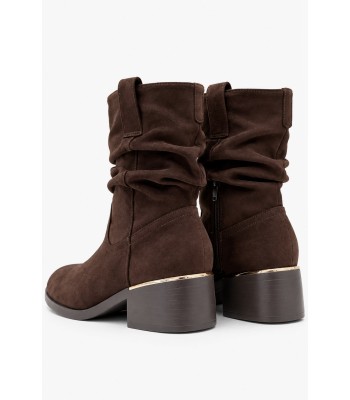 Καφέ slouchy μποτάκια suede με χρυσή λεπτομέρεια
