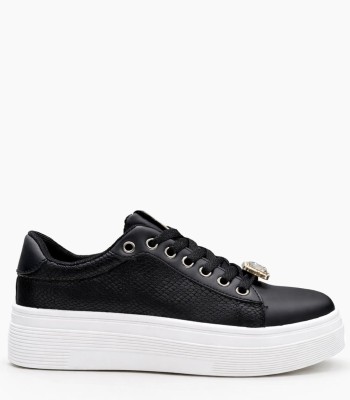 Μαύρο sneaker με chunky σόλα και μεταλλική λεπτομέρεια