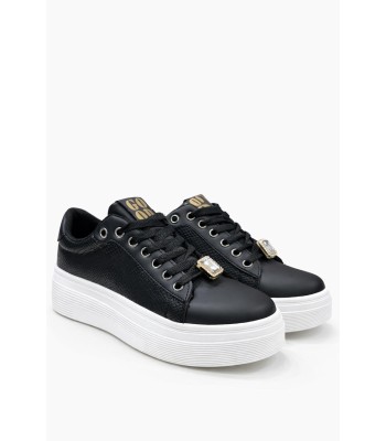 Μαύρο sneaker με chunky σόλα και μεταλλική λεπτομέρεια