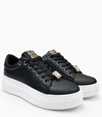 Μαύρο sneaker με chunky σόλα και μεταλλική λεπτομέρεια