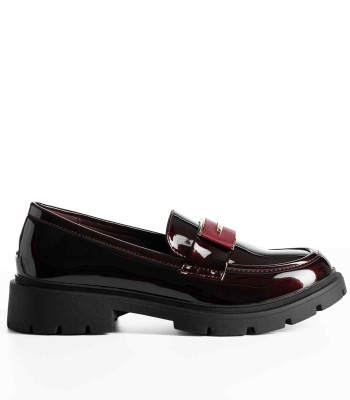 Μπορντό loafer με chunky σόλα και διακοσμητική αγκράφα