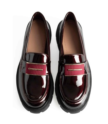 Μπορντό loafer με chunky σόλα και διακοσμητική αγκράφα