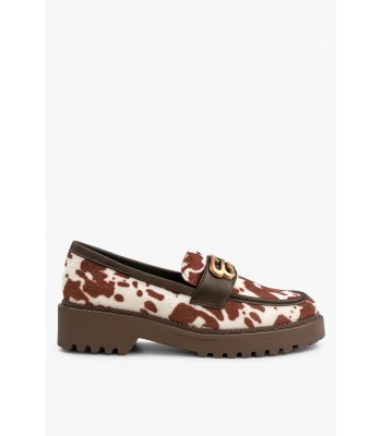 Loafer cow print με chunky σόλα και μεταλλική αγκράφα