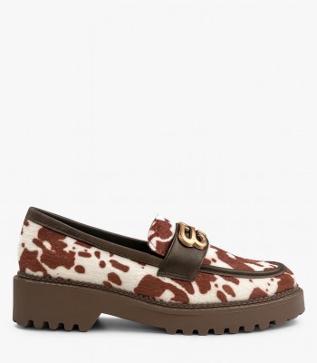 Loafer cow print με chunky σόλα και μεταλλική αγκράφα