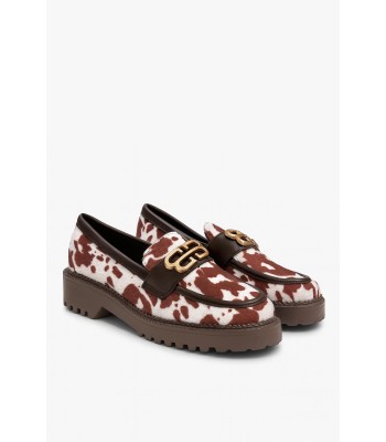 Loafer cow print με chunky σόλα και μεταλλική αγκράφα