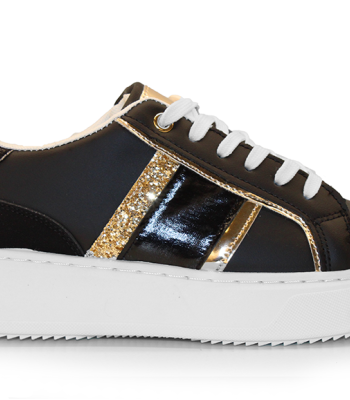 Γυναικεία sneakers σε μαύρο χρώμα και  χρυσές λεπτομέρειες