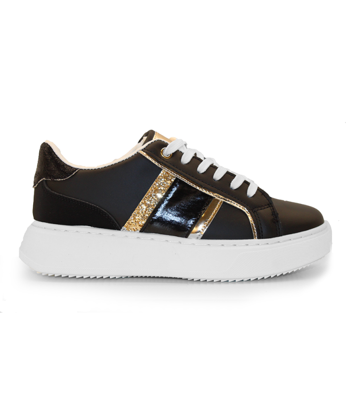 Γυναικεία sneakers σε μαύρο χρώμα και  χρυσές λεπτομέρειες