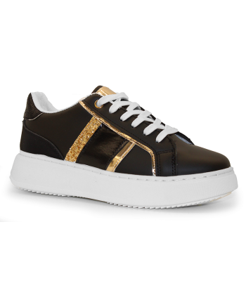 Γυναικεία sneakers σε μαύρο χρώμα και  χρυσές λεπτομέρειες