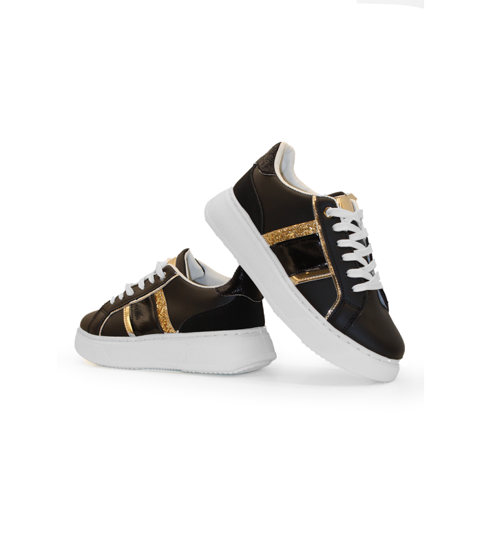 Γυναικεία sneakers σε μαύρο χρώμα και  χρυσές λεπτομέρειες