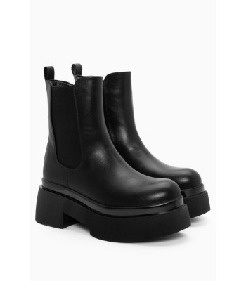 Μαύρο μποτάκι με χοντρή σόλα και λάστιχο στο πλάι