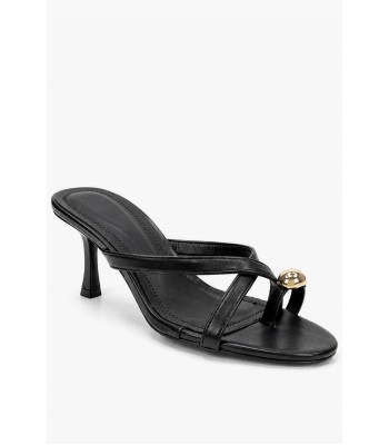 Μαύρο mule πέδιλο με toe ring και χρυσή λεπτομέρεια