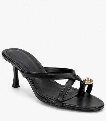 Μαύρο mule πέδιλο με toe ring και χρυσή λεπτομέρεια