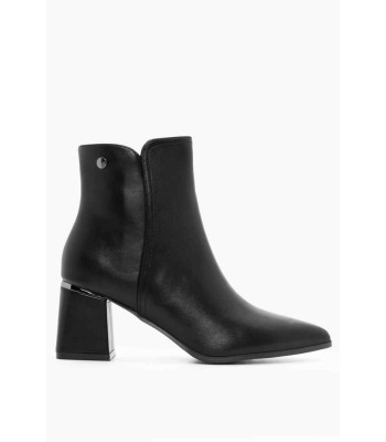 Μαύρο ankle boot με χοντρό τακούνι και μεταλλική λεπτομέρεια