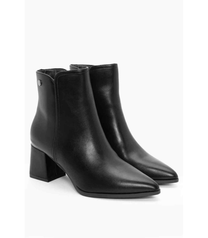 Μαύρο ankle boot με χοντρό τακούνι και μεταλλική λεπτομέρεια