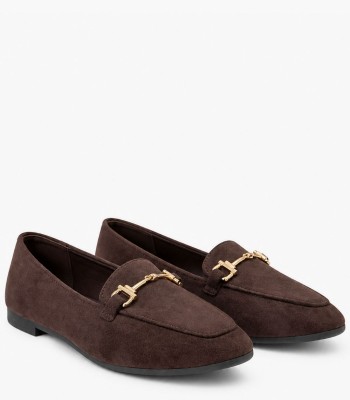 Καφέ loafers με χρυσή αγκράφα