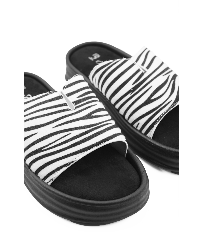 Γυναικείο flatform με zebra print και μαύρη σόλα