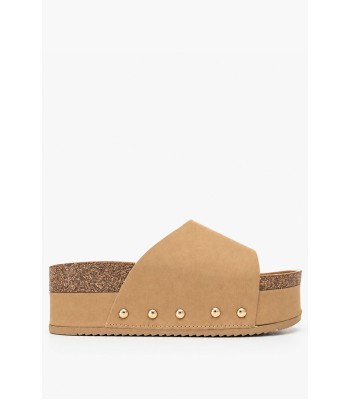 Κάμελ flatform με χρυσά τρουκς