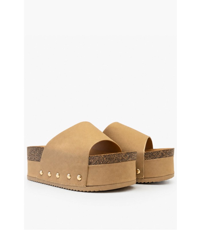 Κάμελ flatform με χρυσά τρουκς