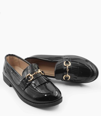 Μαύρο loafer με κρόσσια και χρυσή αγκράφα