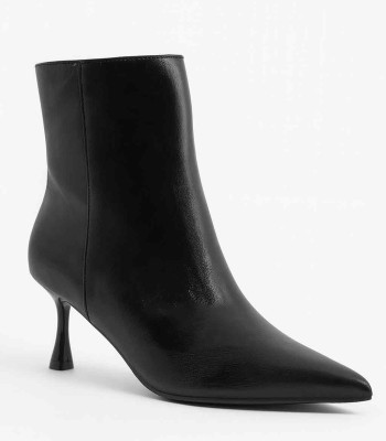 Μαύρο ankle boot με λεπτό τακούνι 