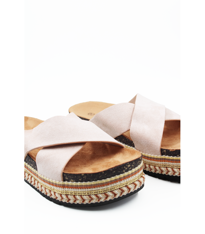 Γυναικείο flatform σε μπεζ χρώμα με χιαστί φάσες και ψάθινες λεπτομέρειες