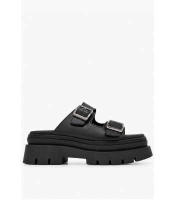 Μαύρο flatform με chunky σόλα και μεταλλικές αγκράφες