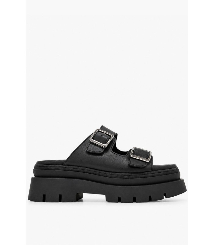 Μαύρο flatform με chunky σόλα και μεταλλικές αγκράφες
