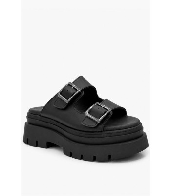 Μαύρο flatform με chunky σόλα και μεταλλικές αγκράφες
