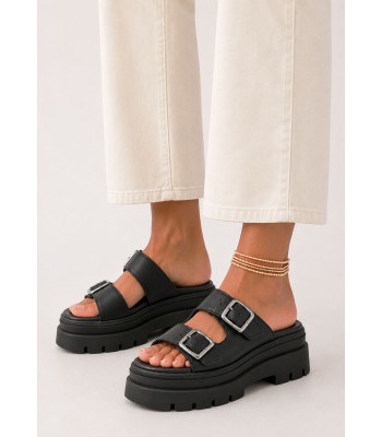 Μαύρο flatform με chunky σόλα και μεταλλικές αγκράφες