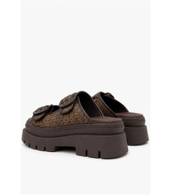 Καφέ flatform με πλεκτή υφή και διακοσμητικές αγκράφες