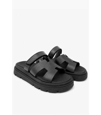 Μαύρα flatform με αυτοκόλλητο λουράκι και chunky σόλα