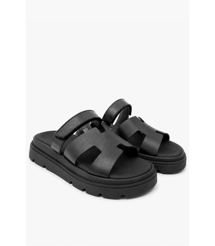Μαύρα flatform με αυτοκόλλητο λουράκι και chunky σόλα