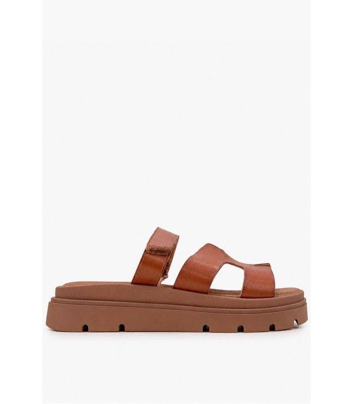 Κάμελ flatform με αυτοκόλλητο λουράκι και chunky σόλα