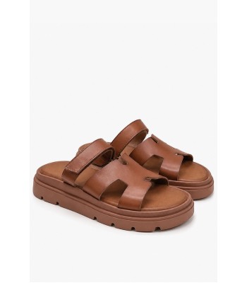 Κάμελ flatform με αυτοκόλλητο λουράκι και chunky σόλα