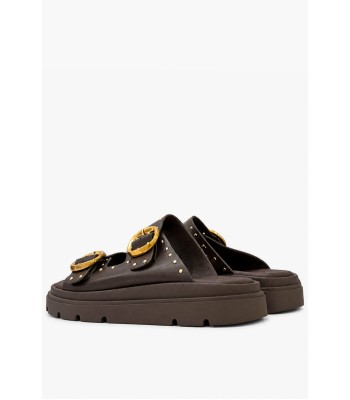Καφέ flatform με χρυσές αγκράφες και τρουκς