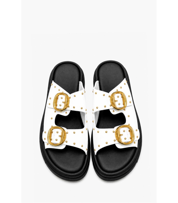Λευκά flatform με χρυσές αγκράφες και τρουκς