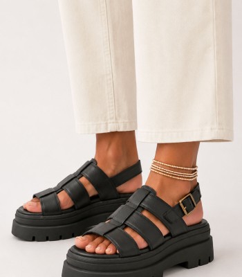 Μαύρο flatform με chunky σόλα και αγκράφα