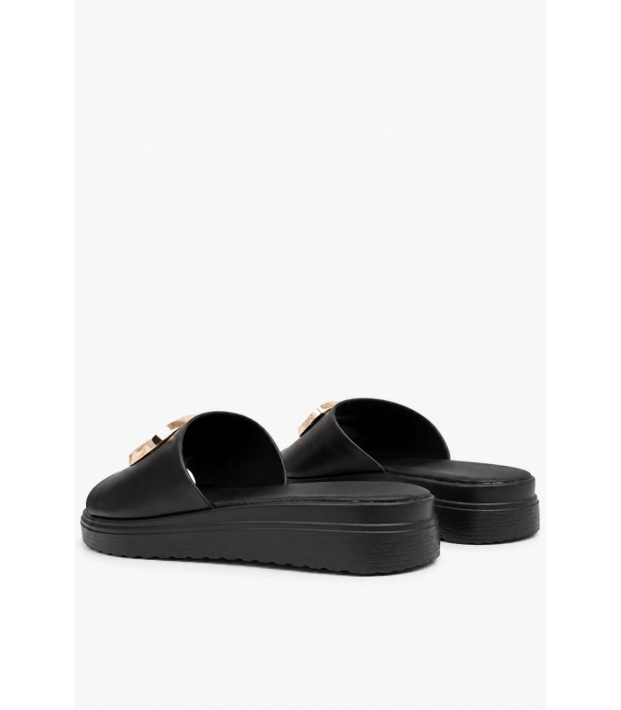 Μαύρο flatform με χρυσό διακοσμητικό στοιχείο