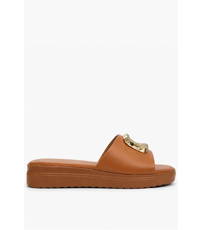Κάμελ flatform με χρυσό διακοσμητικό στοιχείο