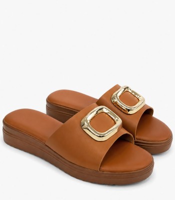 Κάμελ flatform με χρυσό διακοσμητικό στοιχείο
