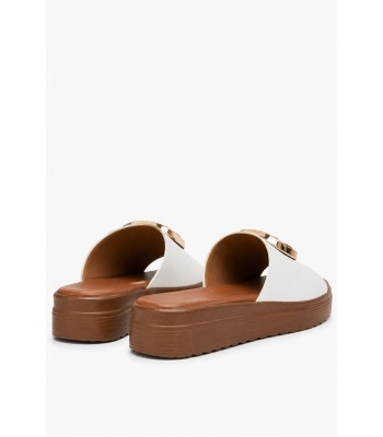 Λευκό flatform με χρυσό διακοσμητικό στοιχείο