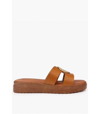 Κάμελ flatform με χρυσή διακοσμητική αγκράφα