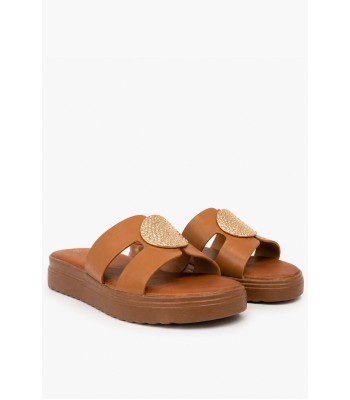 Κάμελ flatform με χρυσή διακοσμητική αγκράφα